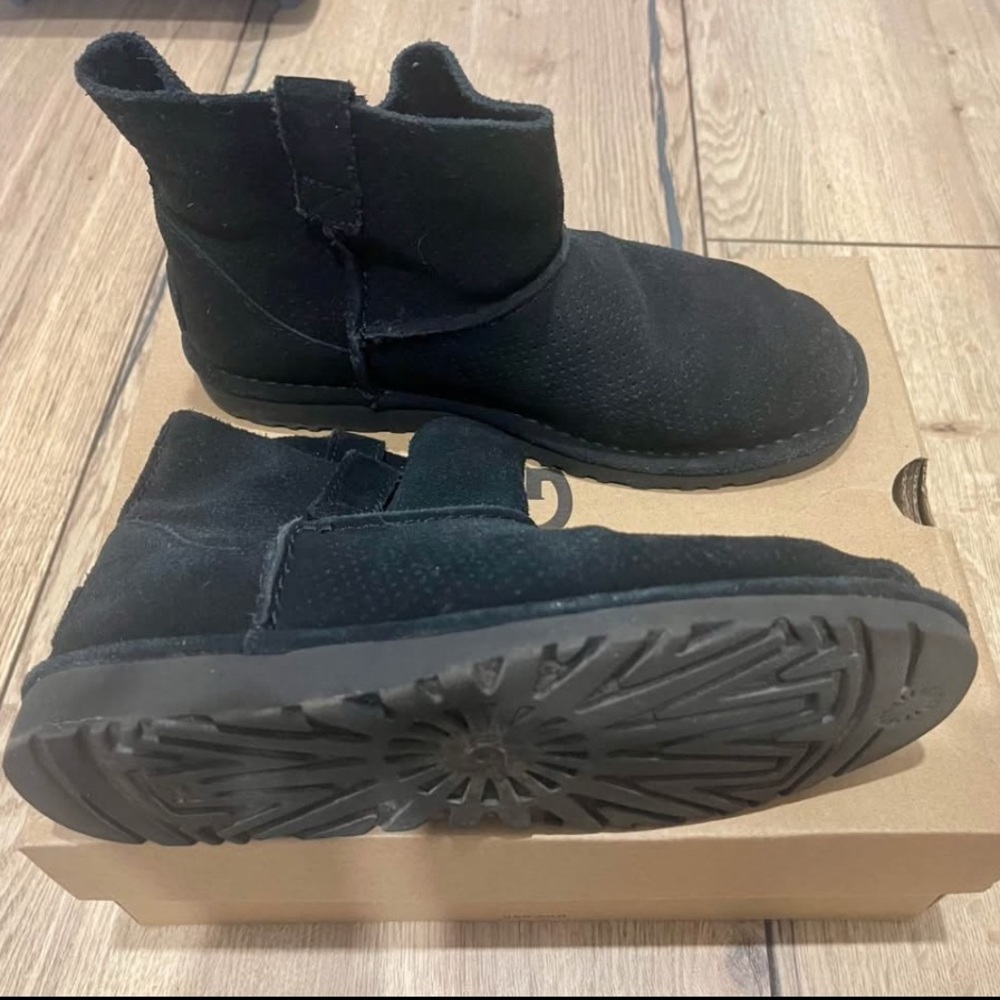 UGG Classic Unlined Mini Boots Sz 7 perforated